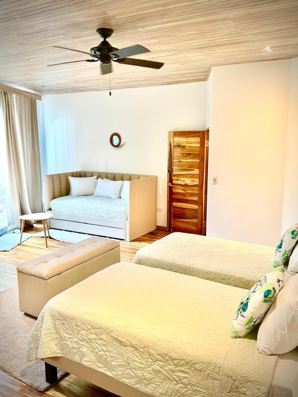 Iluminar Beachfront Suites Носара Экстерьер фото